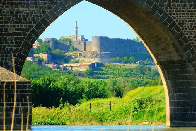 2 Days Full experince north-south cappadocia tour & Accomodation - Day one: castles, cave art, and Cappadocias craft traditions