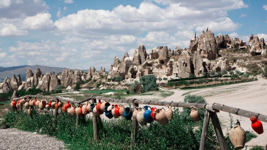 Cappadocia: Best of Red and Green Small Group Guided Tour - What the guide and bus add to the day