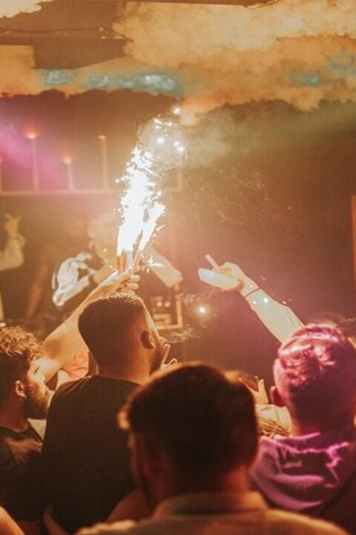 Cappadocia: Guided Bar Crawl with Hotel Pickup and Snack - Moving between local bars and music venues