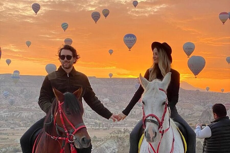 Cappadocia : Horse Riding Sunset Sunrise Daytime - Kılıçlar Valley and the first photo stop