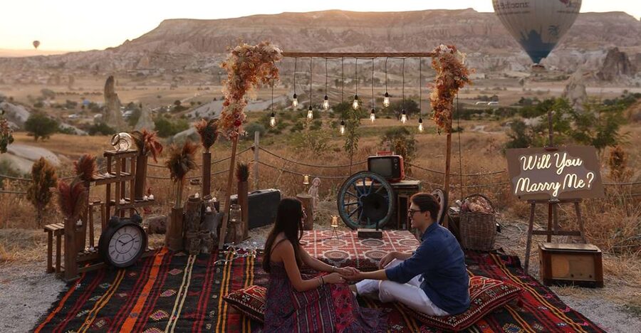 Cappadocia: Love Valley Proposal Service with Transfers - Arriving at the prepared proposal setup