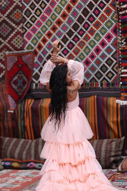 Cappadocia: Photo Shooting With Flying Dress & Carpet House - What happens during the 30-minute session