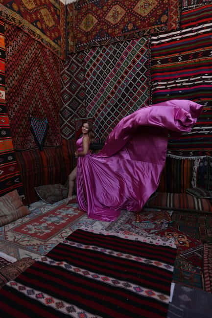 Cappadocia: Photo Shooting With Flying Dress & Carpet House - Choosing the satin flying dress