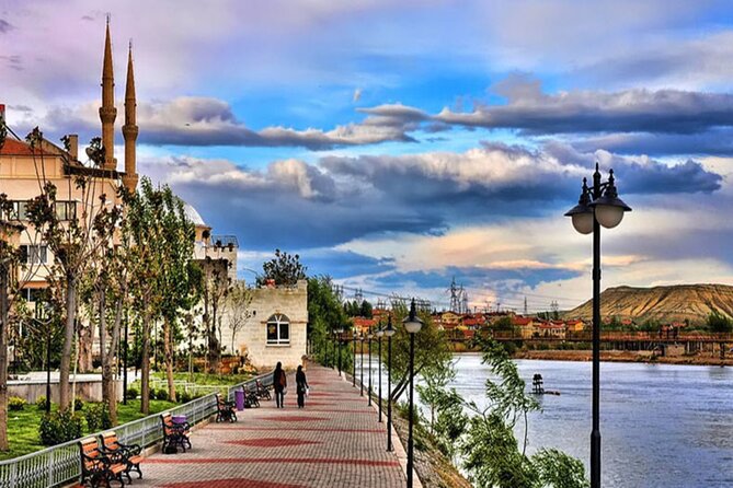 Cappadocia Private Tour Car & English-Speaking Guide - Avanos along the Red River