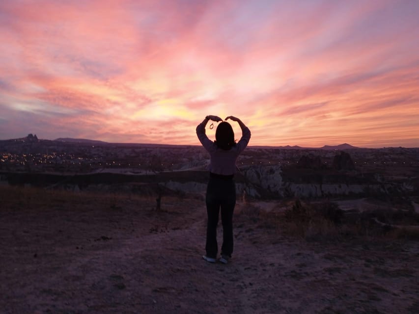 Cappadocia: Sunset Rose Valley Hiking Tour - Meeting in Göreme and reaching the trail