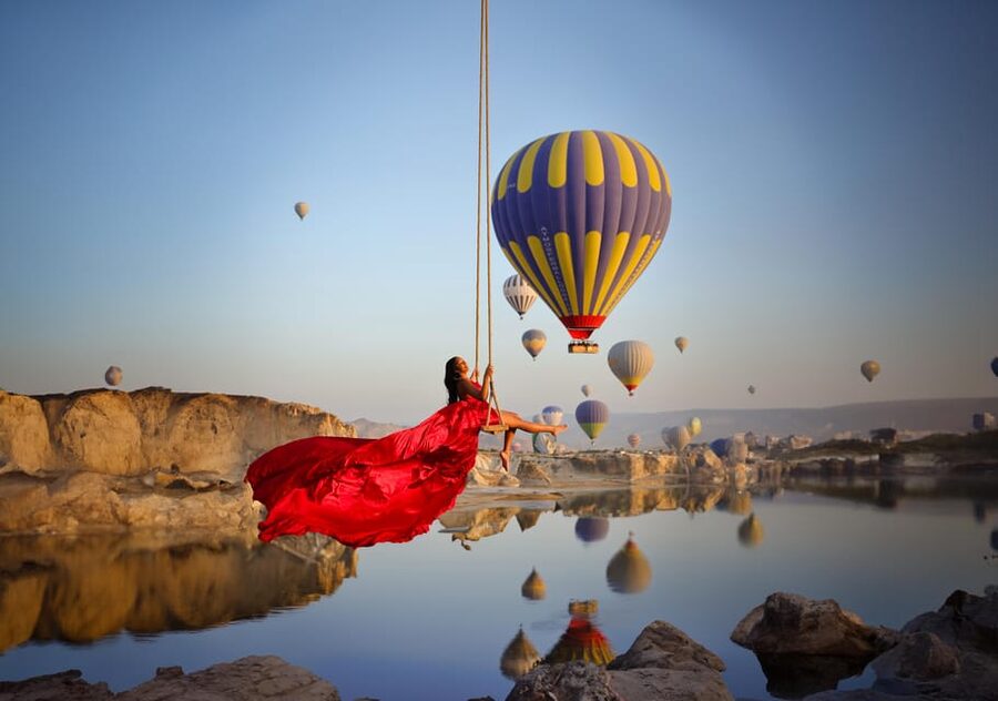Cappadocia: Taking photo with Swing at hot air balloon view - How the session compares with a balloon ride