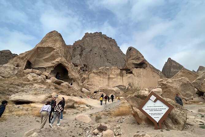 Full Day Green Tour Natural History of Cappadocia Tour - Pigeon Valley explains an everyday use of caves