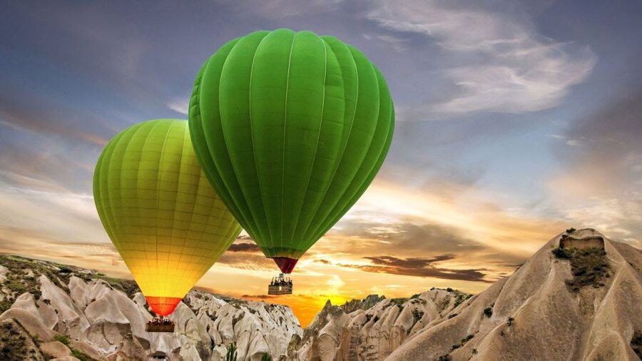 Göreme: Sunrise Hot Air Balloon Flight Over Cappadocia - Taking photographs from the basket
