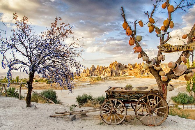 Hot Air Balloon, Best of Red and Green Guided 1-Day Tour - Food, transport, and the $300.37 price