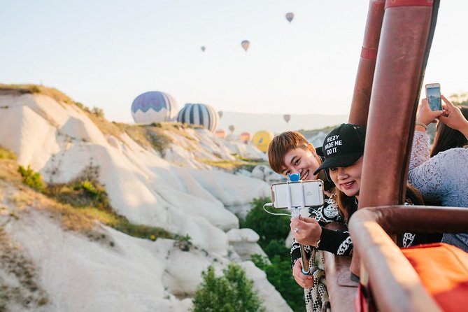 Hot Air Balloon, Best of Red and Green Guided 1-Day Tour - The morning break before the second pickup