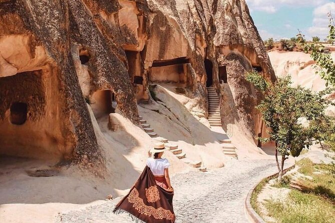 Small Group Red Tour - Zelve Open Air Museum and carved rock spaces