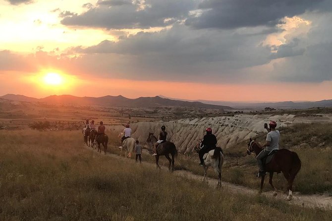 Sunset Horsebackriding-Tour through the Valleys of Cappadocia - Horse care and guide consistency
